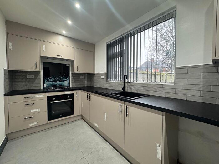 3 Bedroom Semi-Detached House To Rent In Greenside Place, Leicester, LE2