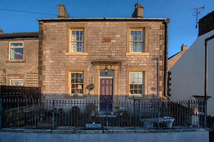 4 Bedroom Semi-Detached House For Sale In Tideswell, SK17