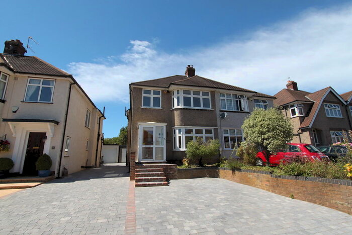 3 Bedroom Semi-Detached House To Rent In Highcombe Close, London, SE9