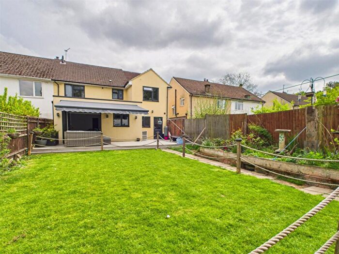 5 Bedroom Semi-Detached House For Sale In Priors Road, Tadley, Hampshire, RG26