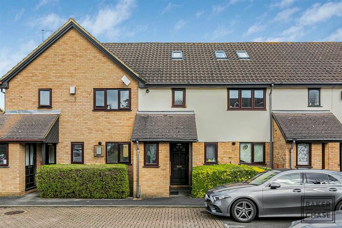 2 Bedroom Maisonette To Rent In Perry Mead, Enfield, EN2