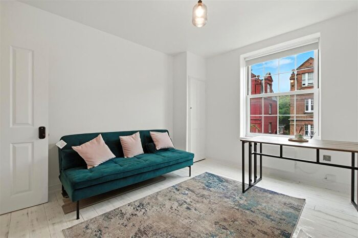 4 Bedroom Flat To Rent In Chicksand Street, London, E1