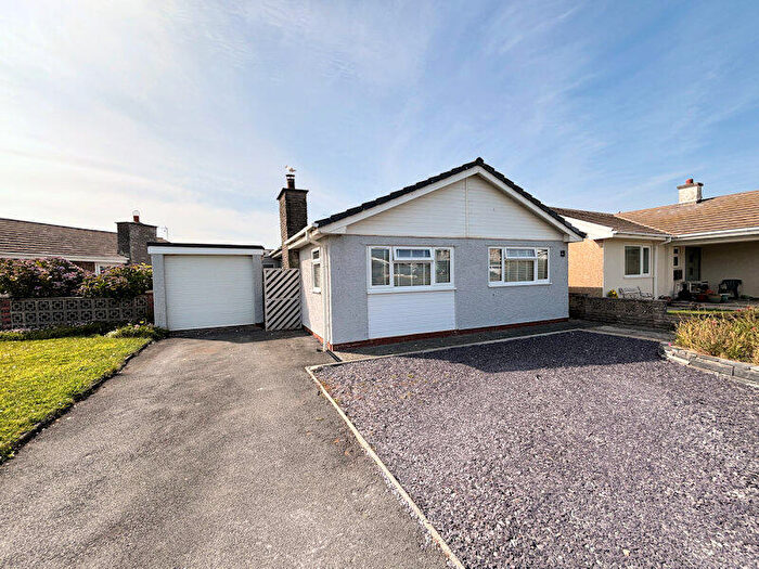 3 Bedroom Detached Bungalow For Sale In Plas Edwards, Tywyn, Gwynedd, LL36
