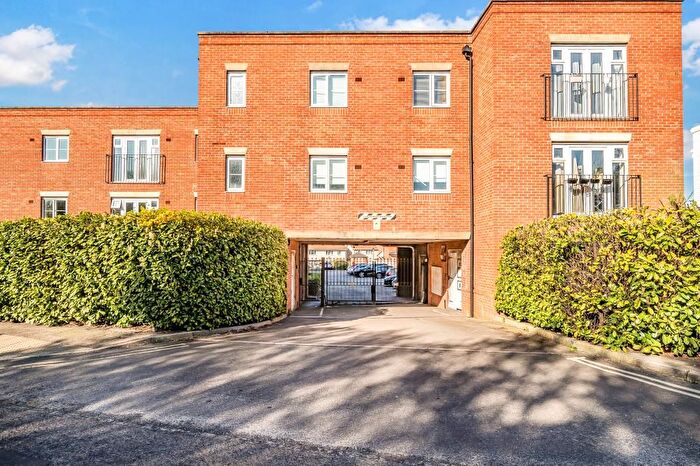 2 Bedroom Flat For Sale In Ellington Court, Headington, OX3