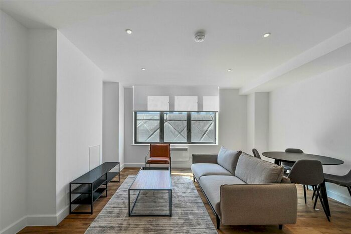 2 Bedroom Apartment To Rent In West Smithfield, London, EC1A