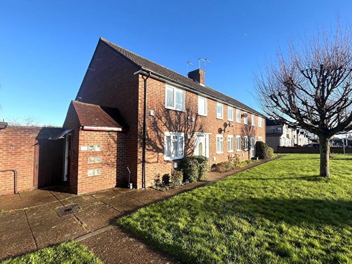 2 Bedroom Maisonette For Sale In Bridge Road, Chessington, Surrey., KT9