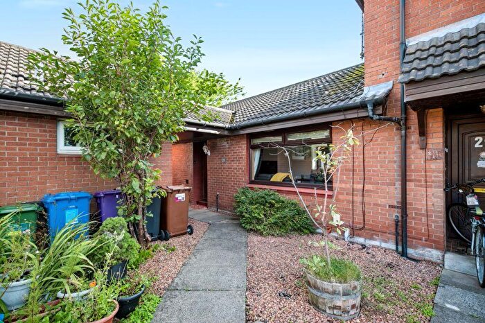 2 Bedroom Semi-Detached House For Sale In Elderpark Grove, Glasgow, G51