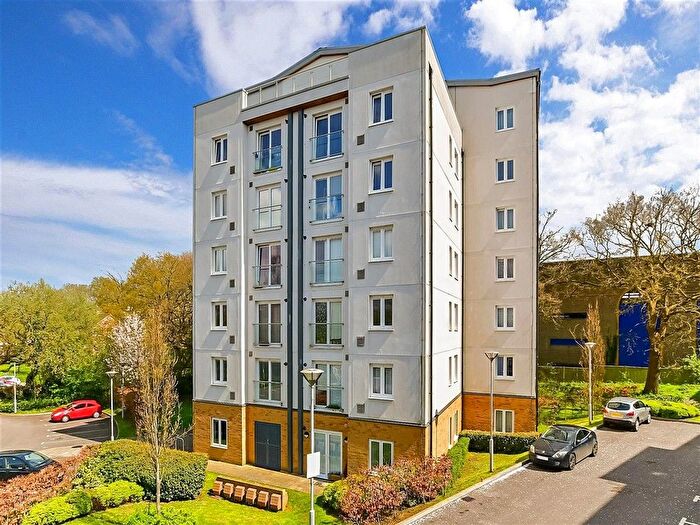 2 Bedroom Flat For Sale In West Green Drive, West Green, Crawley, West Sussex, RH11