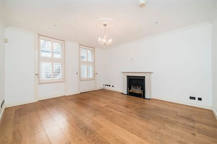 3 Bedroom Flat To Rent In Courtfield Gardens, London, SW5