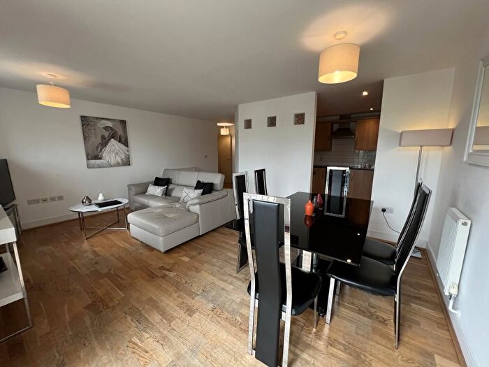 2 Bedroom Flat To Rent In Pavilions, Windsor, SL4