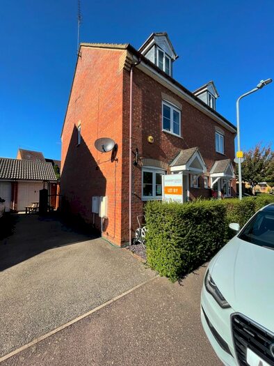 3 Bedroom Semi-Detached House To Rent In Randall Close, Irthlingborough, Wellingborough, NN9