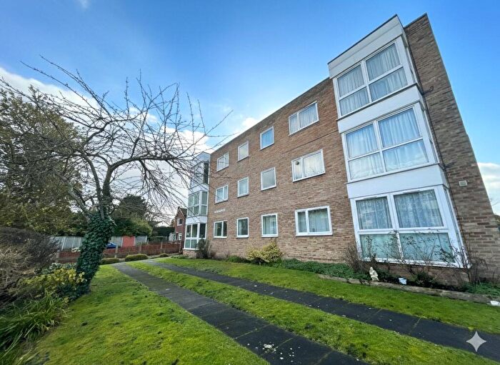 2 Bedroom Flat For Sale In Highview Road, Sidcup, Kent, DA14