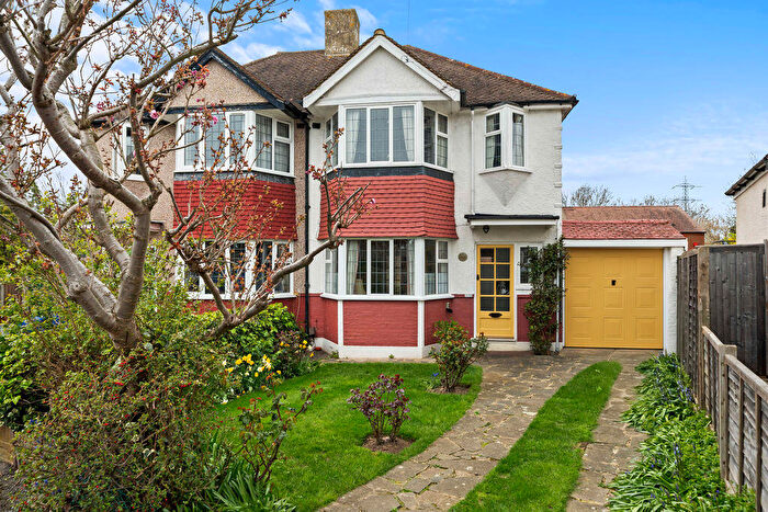 3 Bedroom Semi Detached House For Sale In Amesbury Close, Worcester Park, KT4
