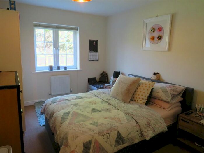 1 Bedroom Flat To Rent In Bridge Road, Bursledon, Southampton, SO31