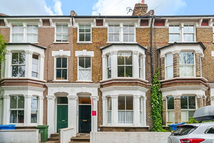 2 Bedroom Flat For Sale In Elm Grove, London, SE15