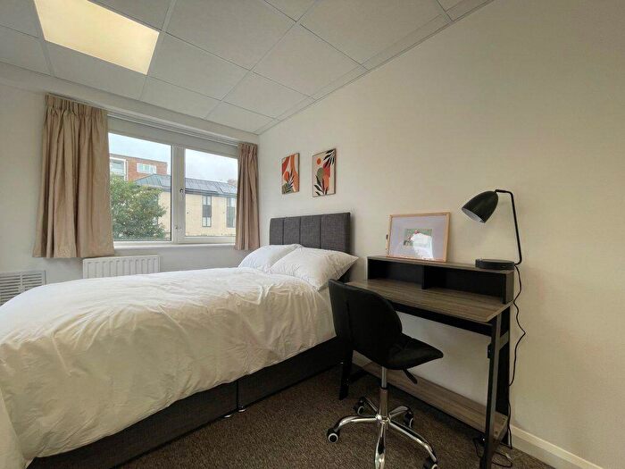 Flat To Rent In Wilbury Villas -, S43