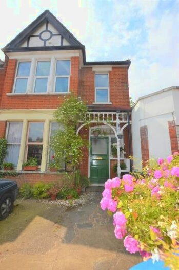 2 Bedroom Flat To Rent In Bourne Hill, London, N13