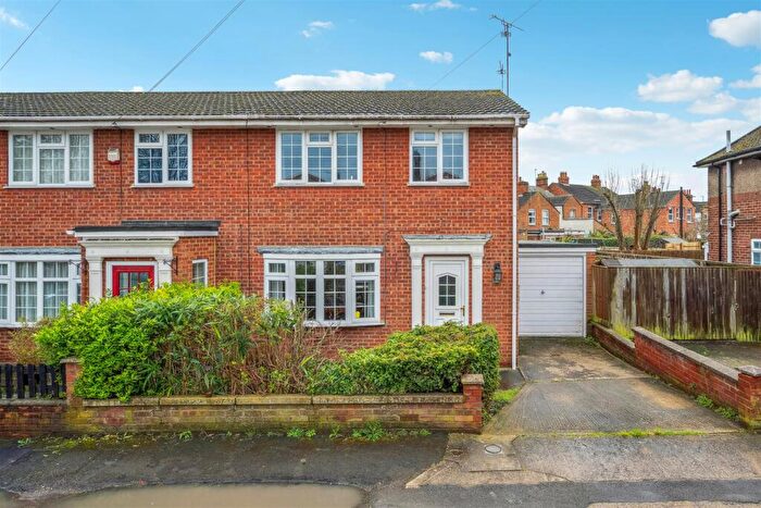 3 Bedroom Semi Detached House To Rent In Grecian Street, Aylesbury, HP20