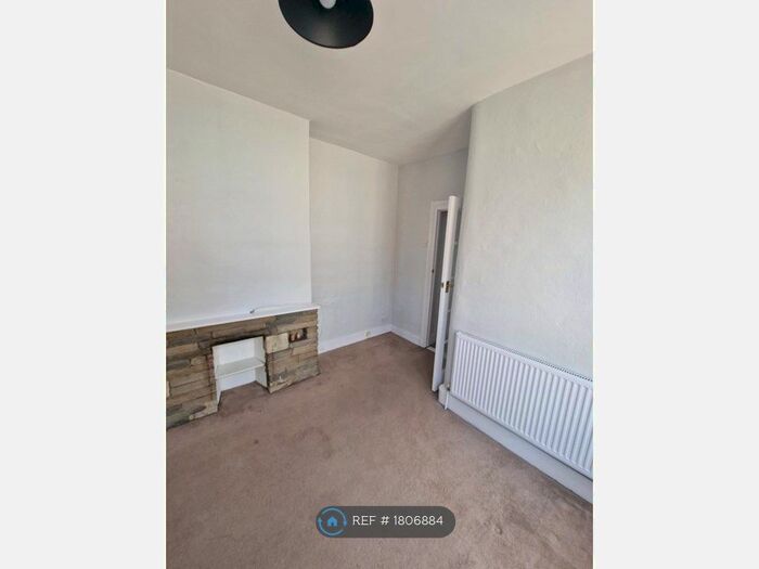 3 Bedroom Flat To Rent In Pretoria Road, London, E11