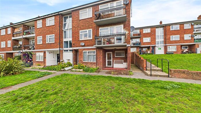 1 Bedroom Flat For Sale In Camberley, Surrey, GU15