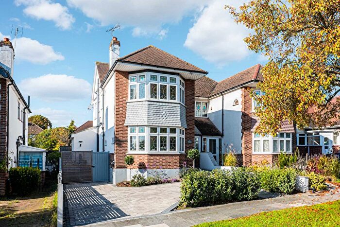 4 Bedroom Semi Detached House For Sale In Berkeley Gardens, Leigh-On-Sea, SS9