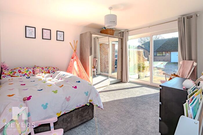 2 Bedroom Bungalow For Sale In Kestrel Court, Ringwood, BH24