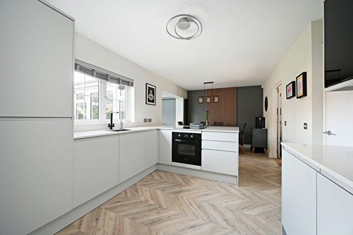 3 Bedroom Detached House For Sale In James Walton Drive, Halfway, Sheffield, S20