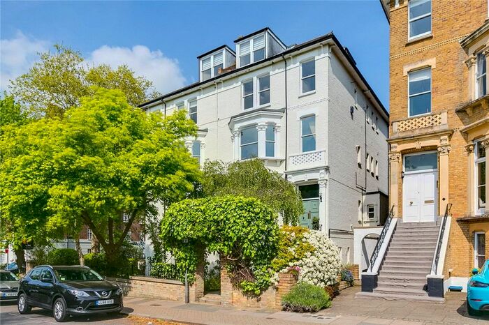 2 Bedroom Flat To Rent In The Warwick, - Richmond Hill, Richmond, Surrey, TW10