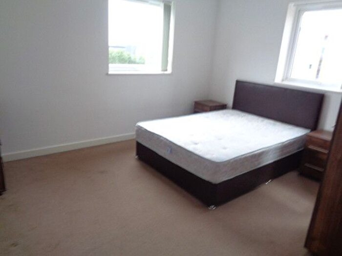 2 Bedroom Flat To Rent In Pilgrims Way, Salford, M50