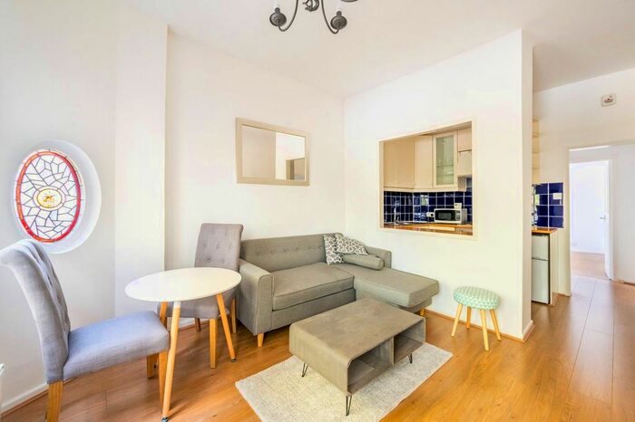 2 Bedroom Flat To Rent In New Kings Road, Parsons Green, London, SW6