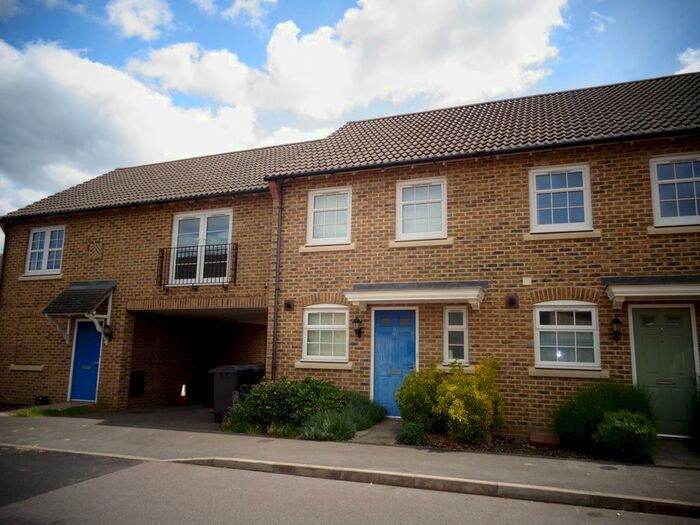 2 Bedroom Semi-Detached House To Rent In Allington Rise, Hook, RG27