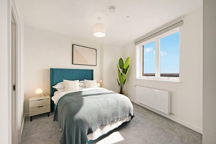 1 Bedroom Flat To Rent In Elmsleigh Road, Staines-Upon-Thames, TW18
