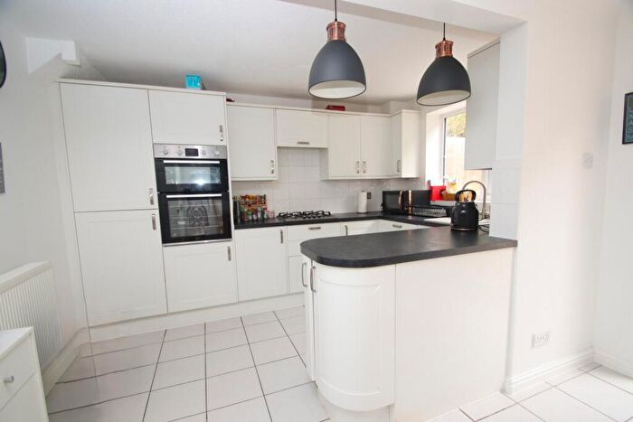 3 Bedroom End Of Terrace House For Sale In Foxwood Grove, Pratts Bottom, BR6