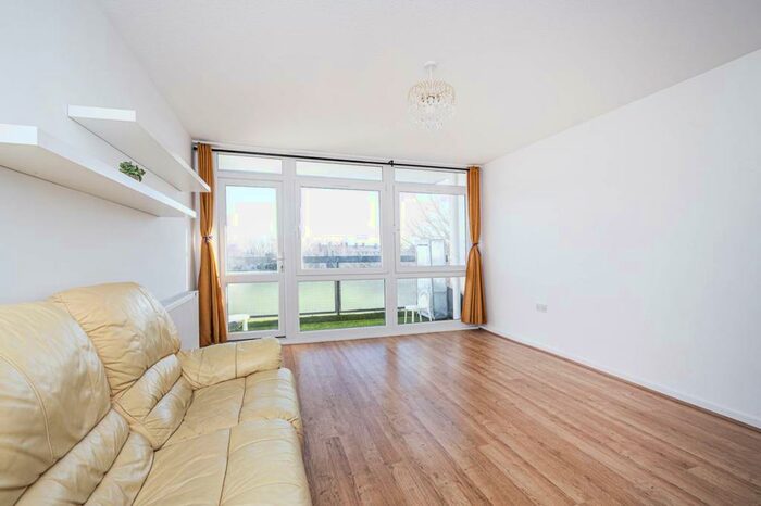 2 Bedroom Flat To Rent In Landmark Heights, Hackney, London, E5