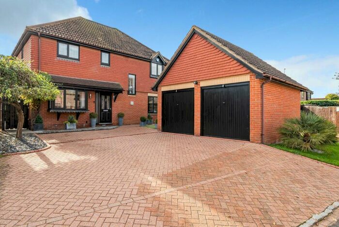 4 Bedroom House For Sale In Broadwater Park, Maidenhead, SL6