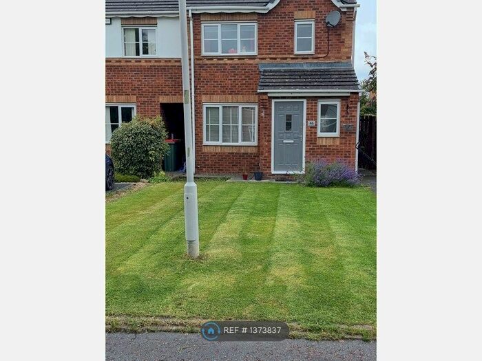 3 Bedroom Semi-Detached House To Rent In Dunnock Lane, Preston, PR4