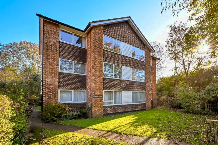 1 Bedroom Flat To Rent In Seymour Road, Hampton Wick, Kingston Upon Thames, KT1