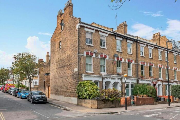 2 Bedroom Flat To Rent In St John`S Way, Archway, N19