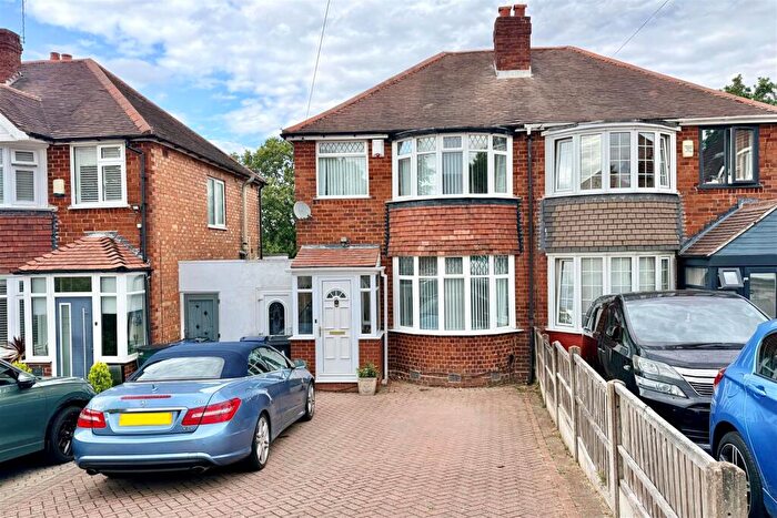 3 Bedroom Semi Detached House For Sale In , Brookmans Avenue, Birmingham, B32