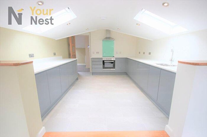 2 Bedroom Apartment To Rent In Flat, Park View, Headingley., LS6