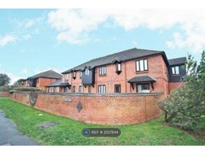 2 Bedroom Flat To Rent In Plested Court, Stoke Mandeville, Aylesbury, HP22