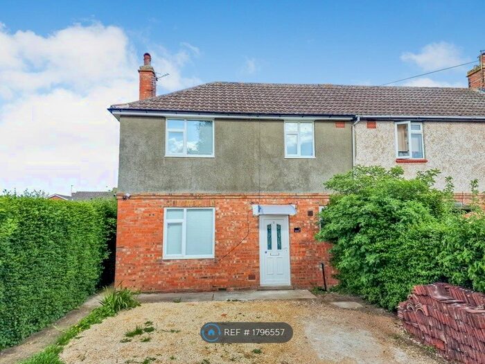 3 Bedroom Semi-Detached House To Rent In East Avenue, Grantham, NG31