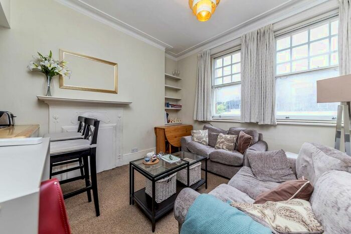 Studio To Rent In Vauxhall Bridge Road, London, SW1V