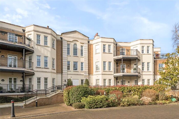 2 Bedroom Flat For Sale In Westerham Road, Keston, BR2