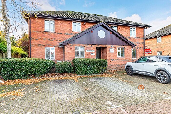 2 Bedroom Flat For Sale In Rosemary Gardens, Poole, BH12