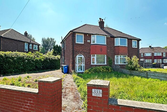 3 Bedroom Semi-Detached House For Sale In Glebelands Road, Sale, M33