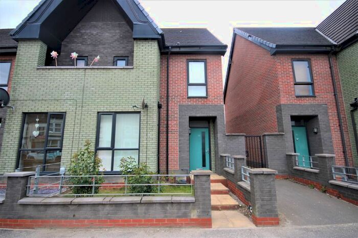 3 Bedroom Terraced House To Rent In Hawthorn Avenue, Hull, HU3