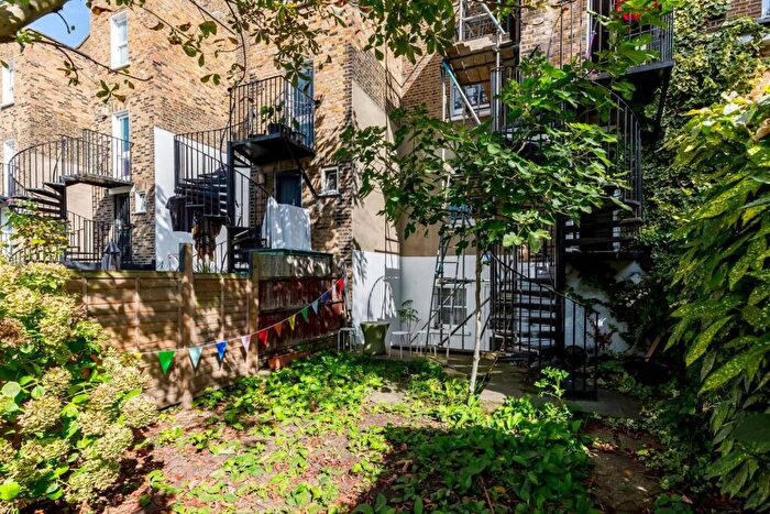 2 Bedroom Flat For Sale In Campbell Road, Bow, London, E3