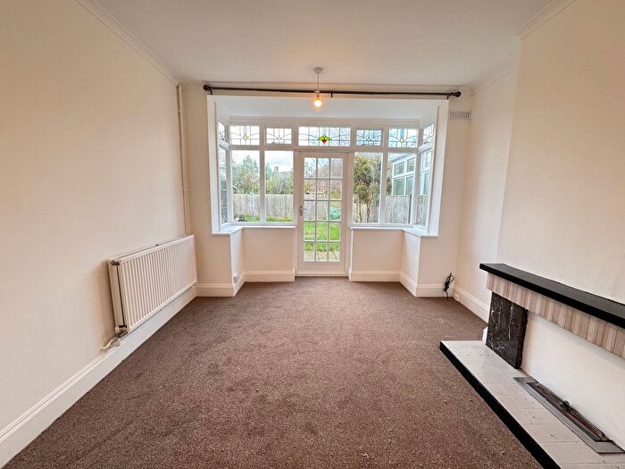 3 Bedroom Semi-Detached House To Rent In Bramcote Road, Leicester, LE3