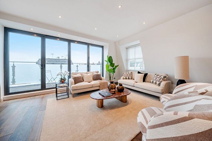 3 Bedroom Flat For Sale In Waldemar Avenue, London, SW6